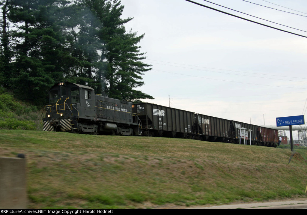 BRPX 6056 moves a cut of cars